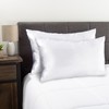 Hastings Home Set of 2 Satin Microfiber Pillowcases for Hair and Skin with Hidden Zipper (Queen, White) 524560RRJ